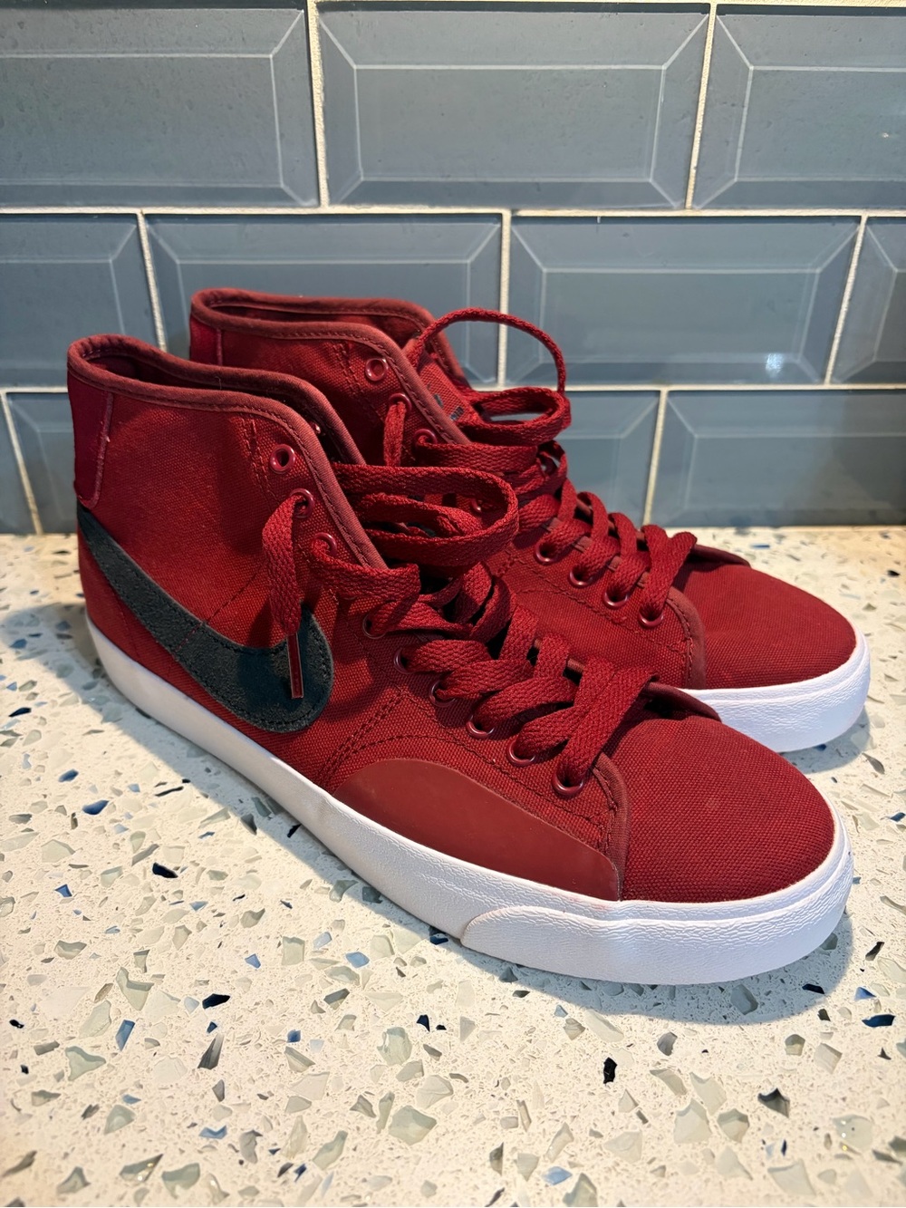 Nike Men's Blazer Court Mid Premium SB Team Red Skateboarding Size 9